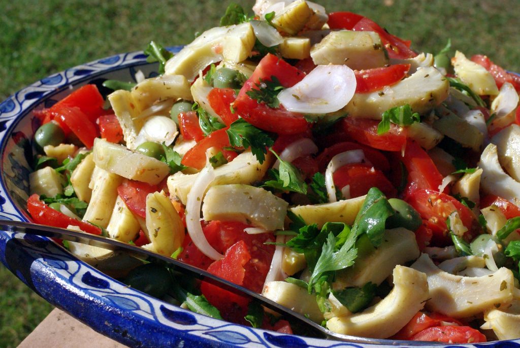 Bunter gemischter Salat mit frischem Gemüse